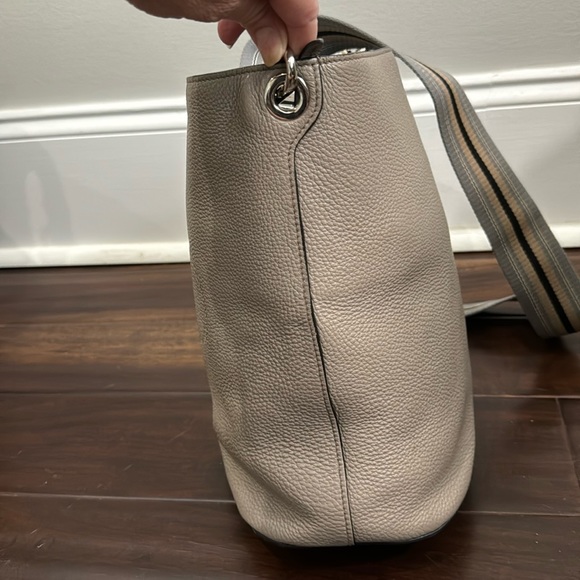 Prada Vitello Phenix Hobo Handbag - Picture 4 of 16